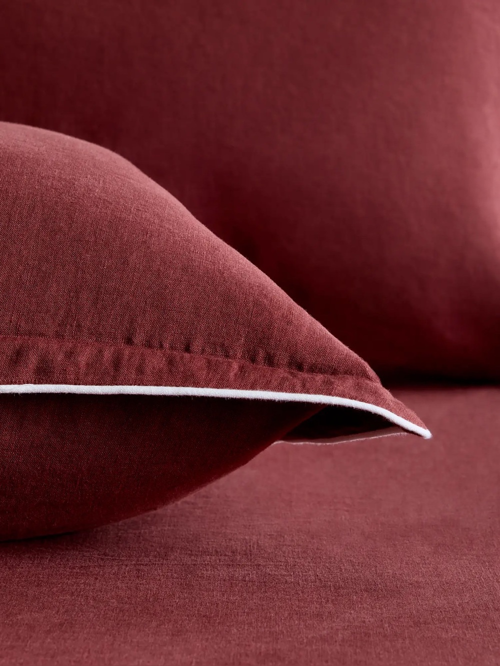 NWOT Quince European Linen Piped Euro Sham Burgundy/White - 26x26 - Picture 2 of 3